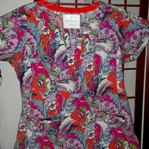 Valentine Style Vera Bradley paisley scrub top size small. Fantastic !